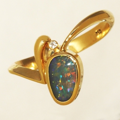 18k Yellow Gold Ring with a Diamond and a BLACK OPAL Rare Cloverleaf Harlequin pattern